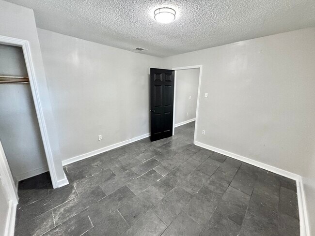Photo - 1862 Farrington St