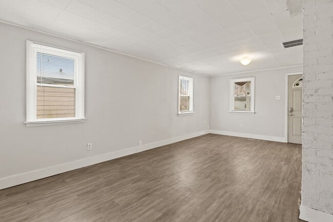 Photo - 1800 W 19th St