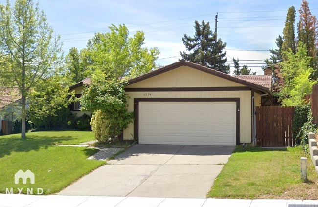 Building Photo - 1354 Frontier St