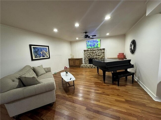 Building Photo - 714 Fairview Club Cir