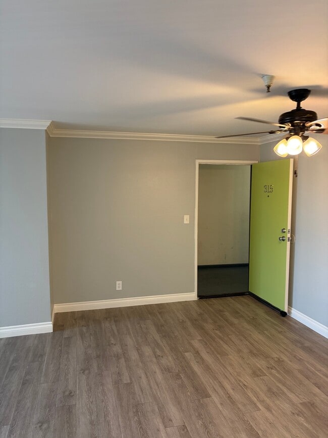 Photo - 5811 Tujunga Ave Unit 415