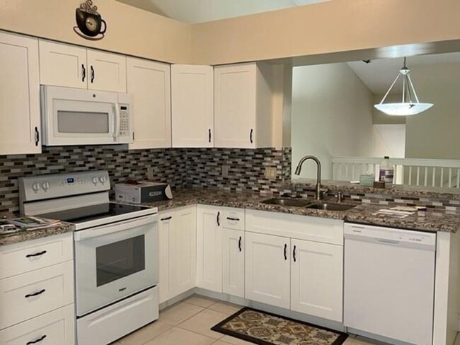 Beautiful 3/2 unit in carriage homes commu... - Beautiful 3/2 unit in carriage homes commu...