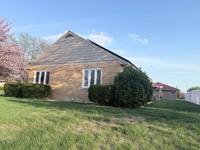 Photo - 1830 Laubach Ave