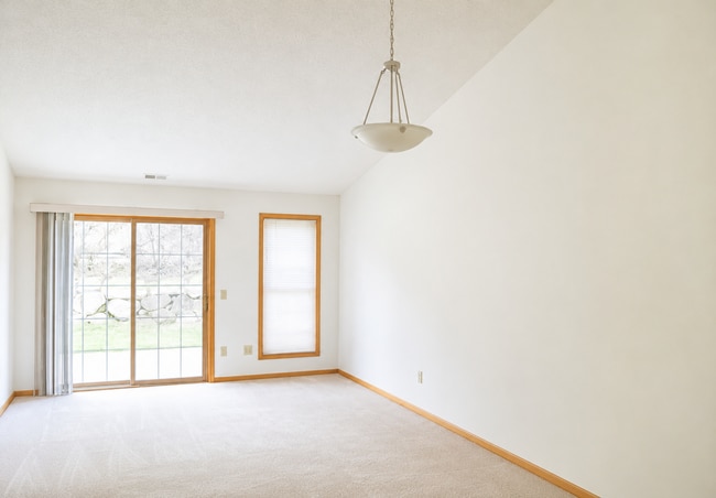 Photo - 757 Rockford Ave E