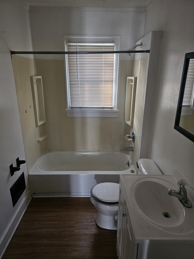 Photo - 2809 Gibson St