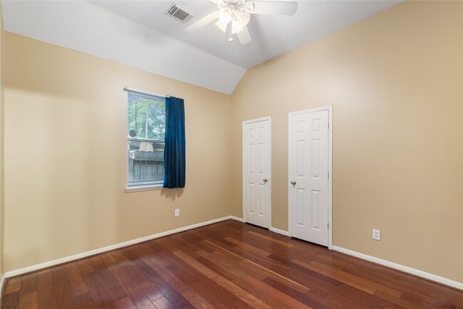 Building Photo - 6 Windfern Pl