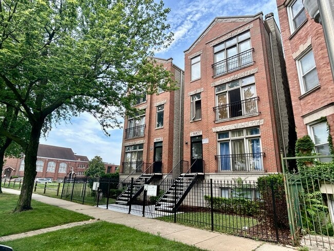 Building Photo - 5642 S Prairie Ave Unit 1