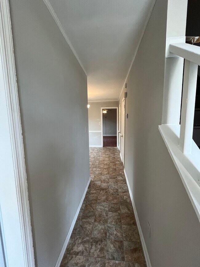 foyer - 1111 Emmett St Unit A