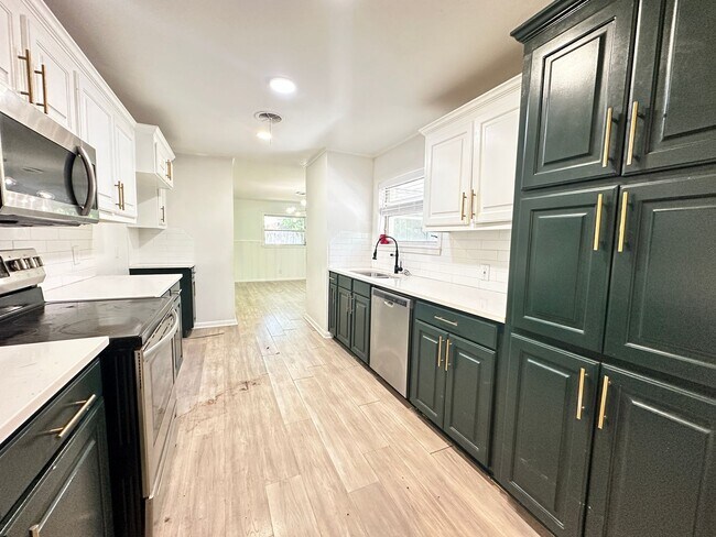 Photo - CHARMING REMODELED HOME IN SOUTHERN HILLS