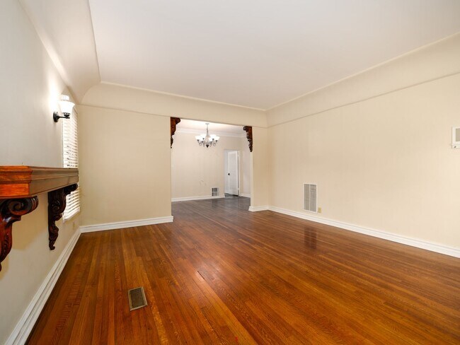 152 N Arnaz Dr Unit B