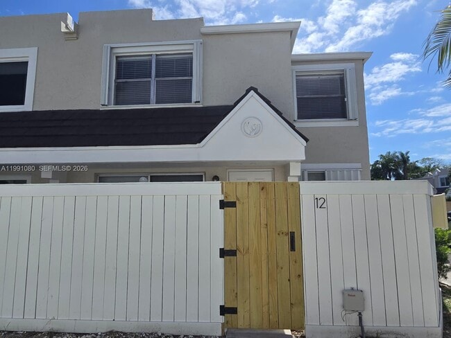 Building Photo - 6825 SW 45th Ln Unit 12