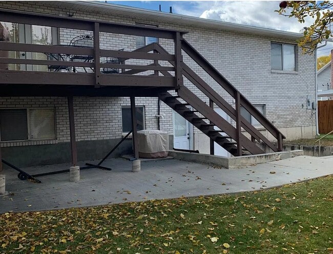 Photo - 220 W Mill Rd