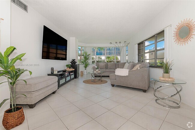 Building Photo - 1965 S Ocean Dr Unit MR Rental