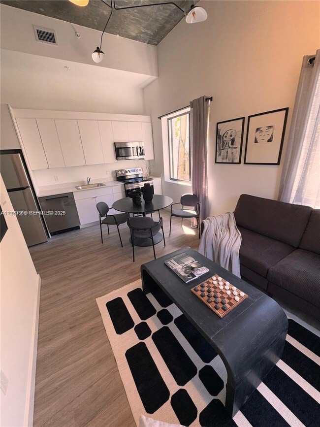 Photo - 3422 NW 5th Ave Unit 105