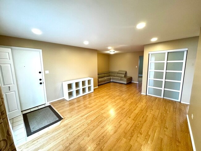 Photo - 2215 Nichols Rd Unidad C