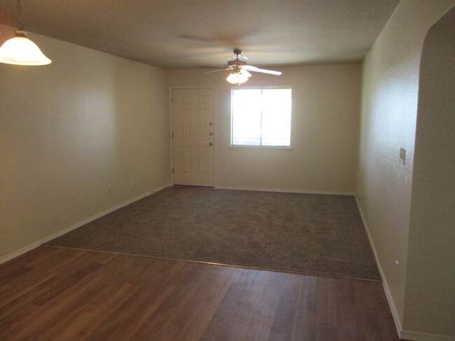 "Charming 2-Bed, 2-Bath Gem in El Paso – 1... - "Charming 2-Bed, 2-Bath Gem in El Paso – 1... Apartamento Unidad C