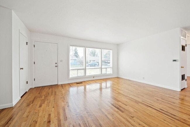 Photo - 330 E Jersey St