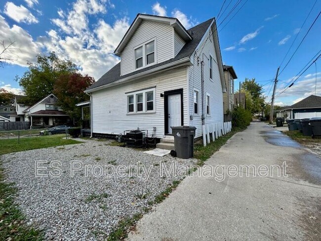 Photo - 921 Tecumseh St