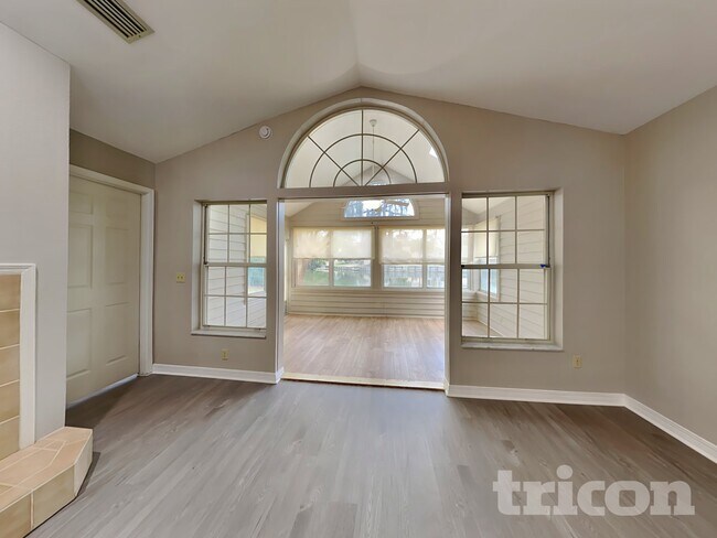 Photo - 104 Bay Hill Ct