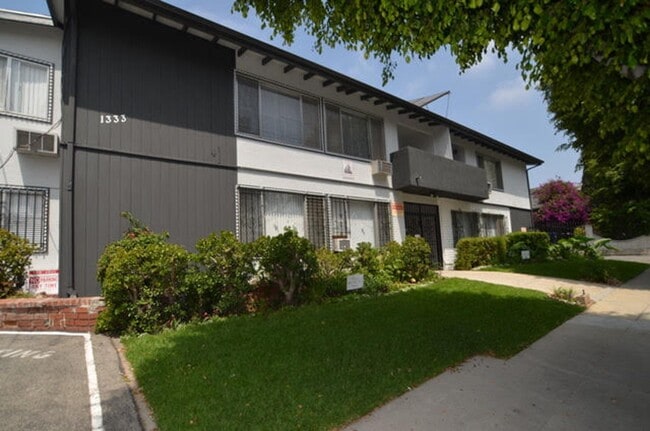 Photo - Stanley Gardens Apts - Spacious, Bright and Beatiful One Bedroom! CALL NOW!