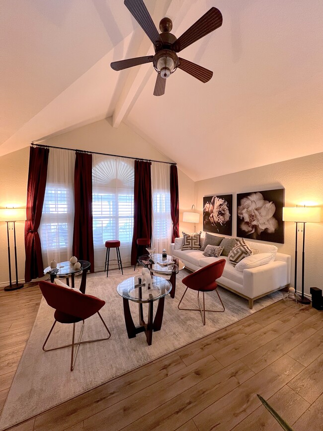 Building Photo - 7836 Roundtable Rd Rental