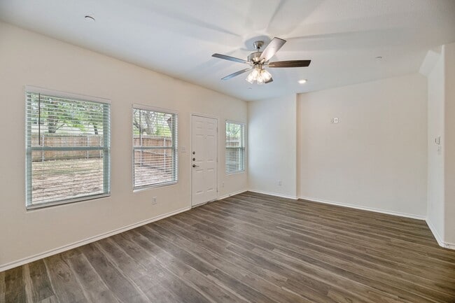 Photo - AVAILABLE NOW! 3 BEDROOM TRIPLEX LOCATED IN BONHAM, TEXAS!