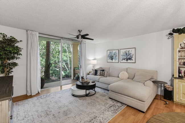 Photo - 1100 Scotia Dr