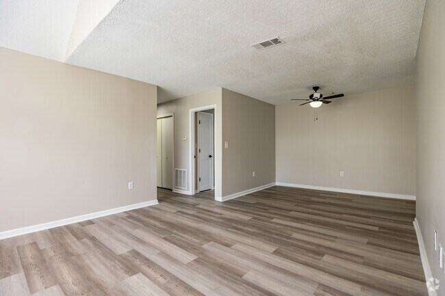 2BR, 2BA - 1048SF - Salem Glen