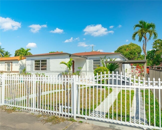 Photo - 467 SE 3rd St Unit 1