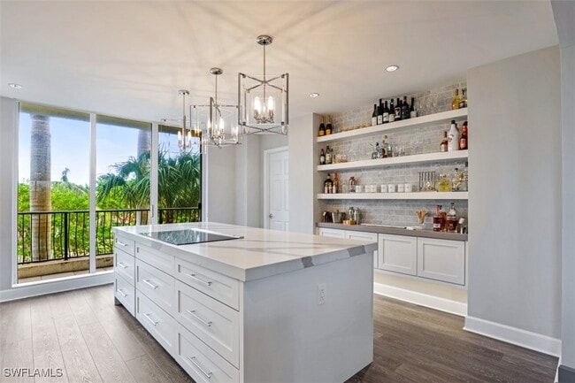 Building Photo - 8720 Bay Colony Dr Unit 304