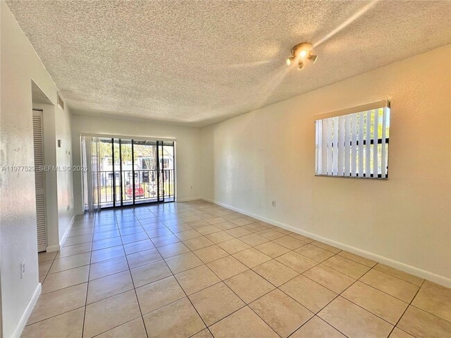 Photo - 7423 SW 152nd Ave Unidad 10-201