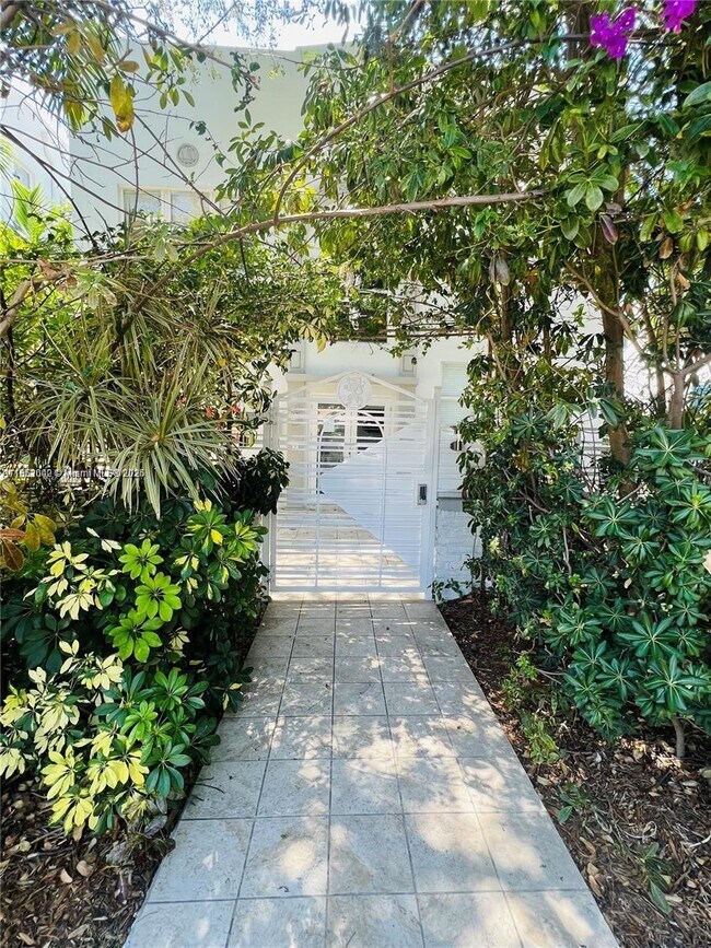 Building Photo - 1550 Drexel Ave Unit 206 Rental