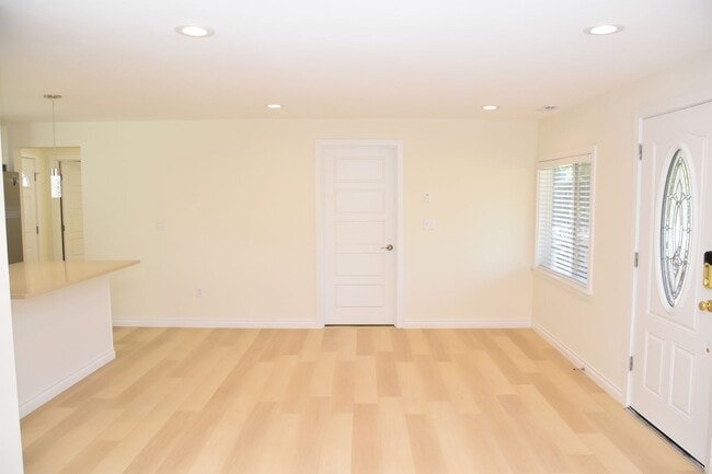 Photo - 5724 Hillcrest Dr SW