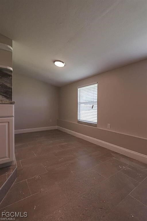 Photo - 305 Bougainvillea Rd W