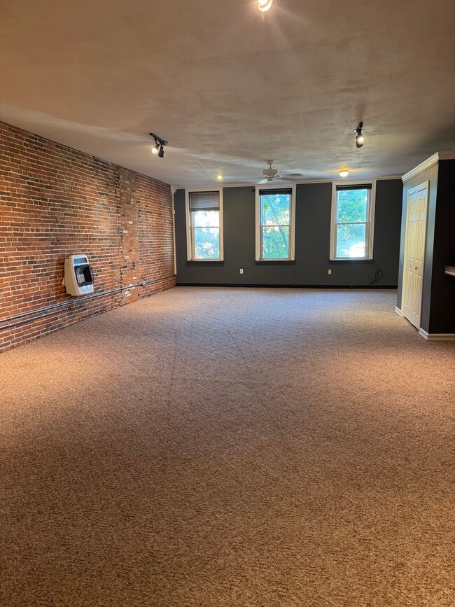 Photo - 171 W 1st St