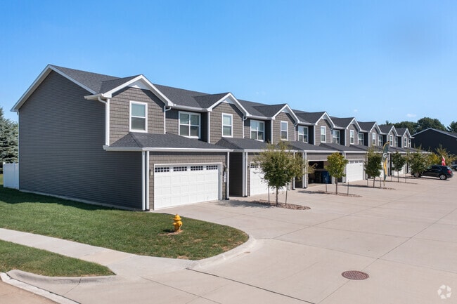 Townhomes At Northwest Pointe