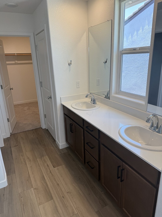 1392 Leonhardt Loop
