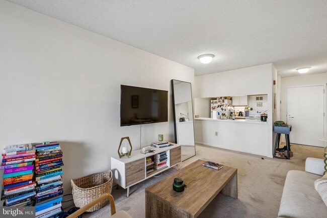 Building Photo - 233 S 6th St Unit 912B