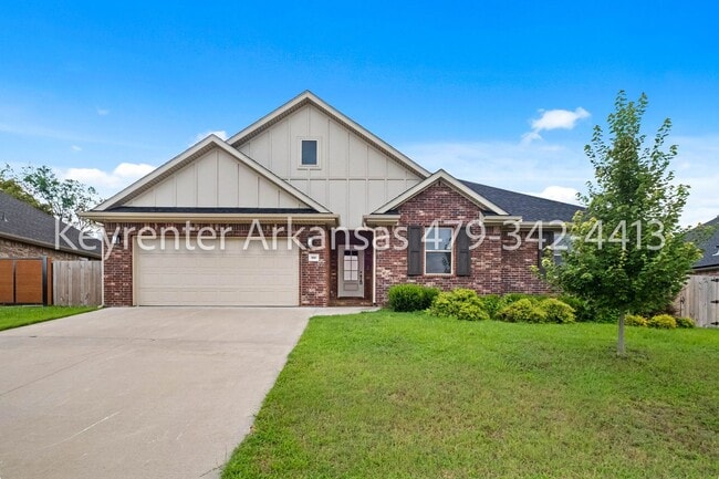 Building Photo - Spacious 3 Bedroom Home with Fireplace & Fenced Backyard in Siloam Springs