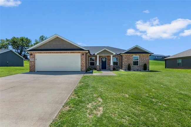 Beautiful Home in Savers Farm – Jackson, MO - Beautiful Home in Savers Farm – Jackson, MO