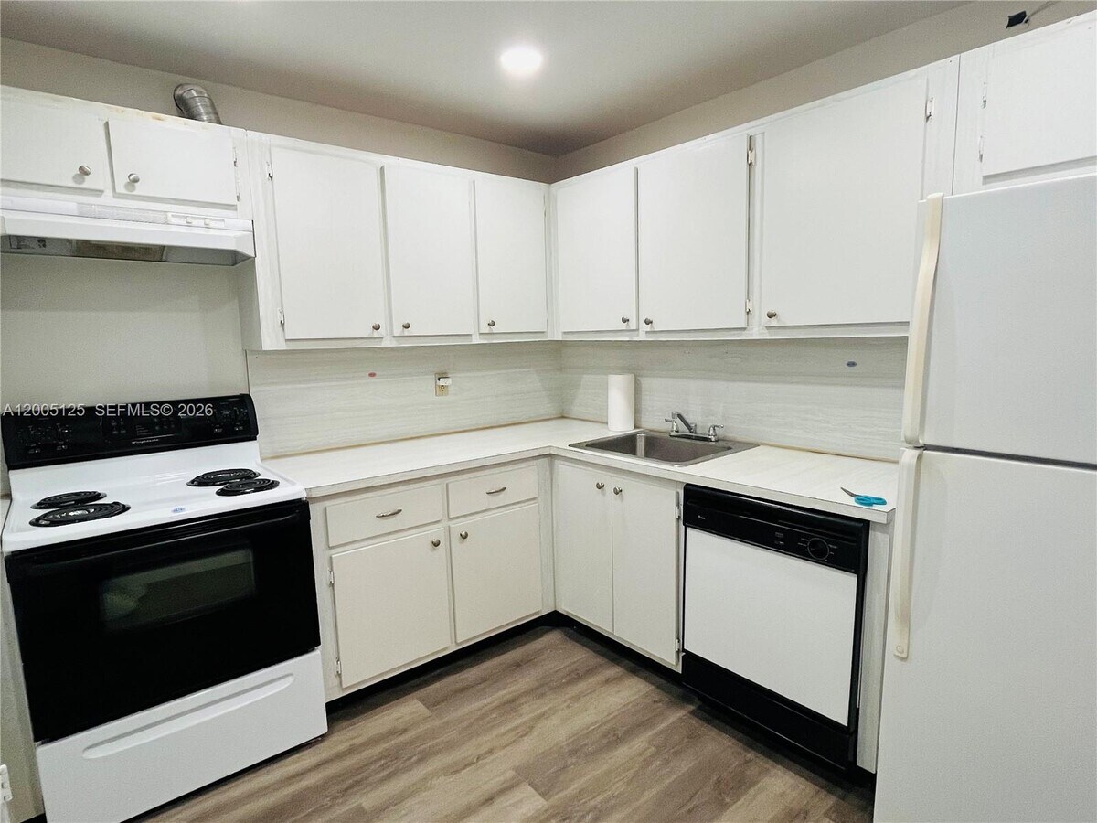 Photo - 401 Golden Isles Dr Unit 716