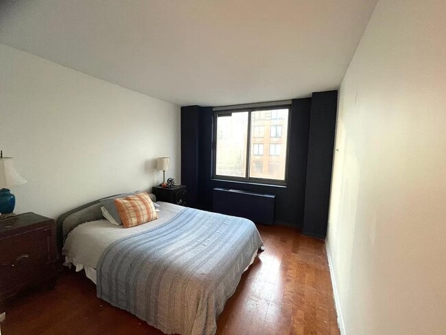 2 S End Ave Unit 8J
