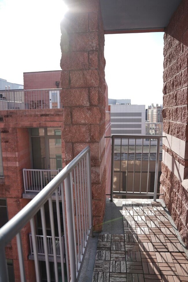 Photo - Amazing 1 BR/1 BA Corner Penthouse Condo i...