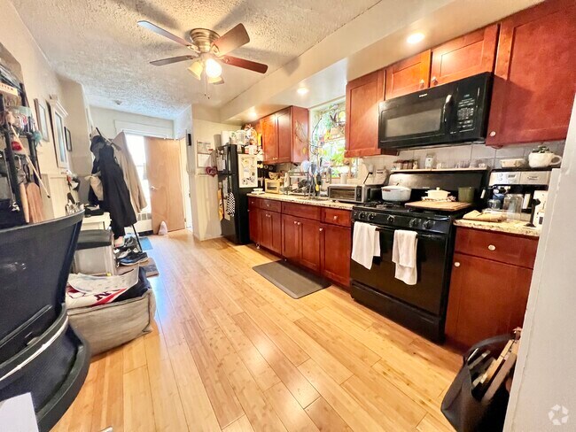 Building Photo - 33 North Sq Unit 2 Rental