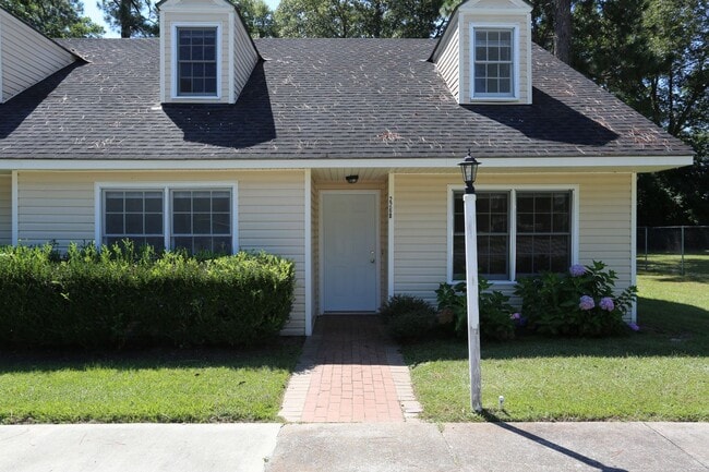 Building Photo - 3 Bedroom at Countryside