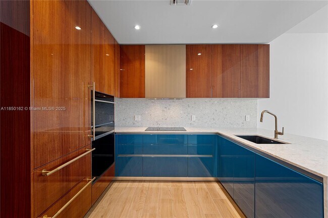 Building Photo - 2678 Tigertail Ave Unit 1203 Rental