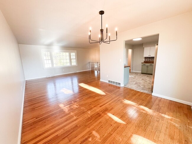 Photo - 4 bed/ 2 bath Single-Family Home