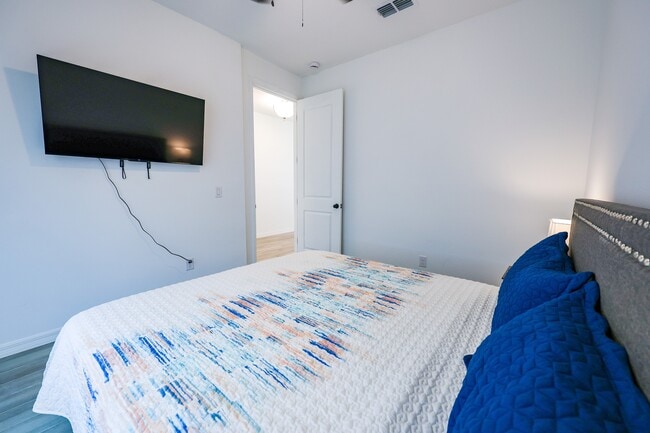 Photo - 2318 Lancashire St