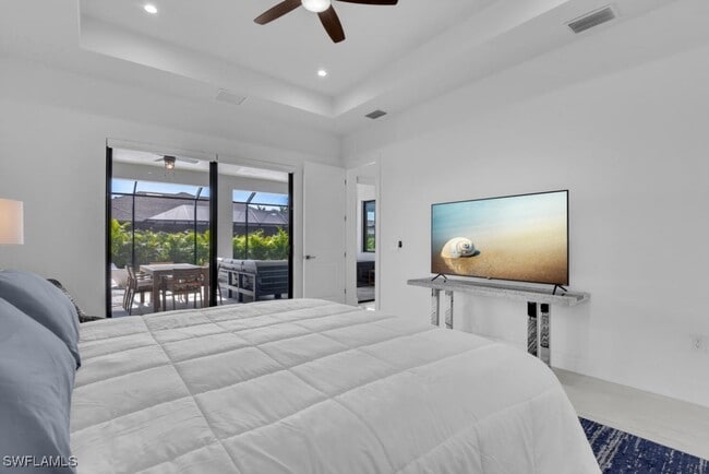 Building Photo - 4615 SW 18th Ave