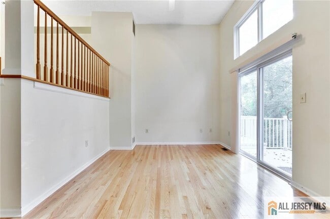 Photo - 140 S Barrow Pl
